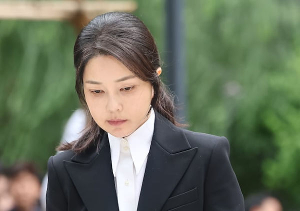 김건희여사의 ‘화무십일홍’의 배신: 권력의 덧없음? 사실은 끈질긴 생명력의 노래였다!